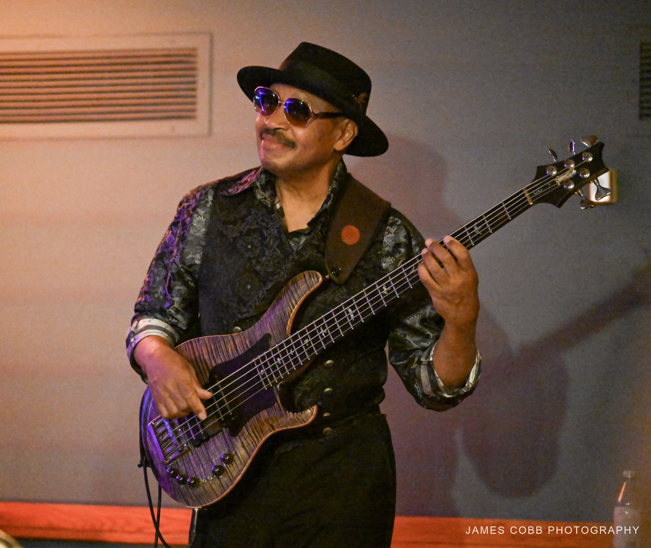 Denis Chambers and Mike Stern live in concert